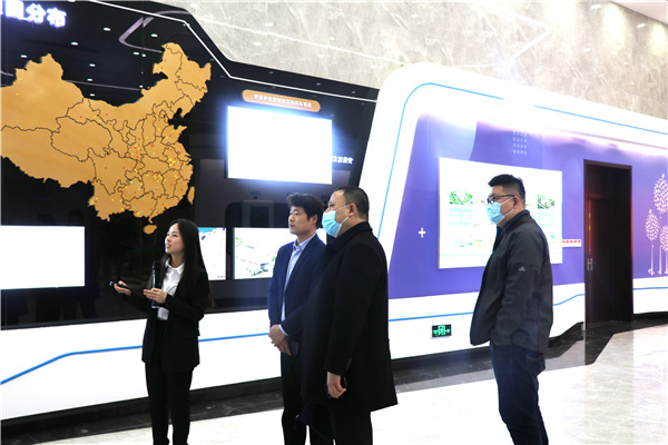 1617698596629535.jpg 參觀(guān)一樓大廳.jpg