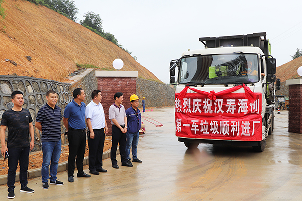 1630390027611289.jpg 2021.6.28首車(chē)垃圾順利進(jìn)場(chǎng).JPG