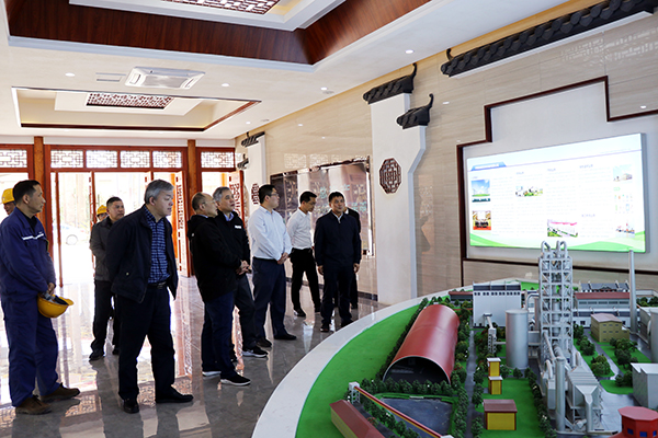 1646884687502503.jpg 調研組參觀(guān)一樓展廳.jpg