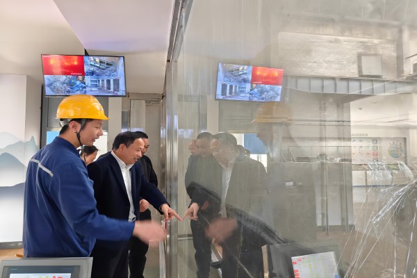 1713358696316007.jpg 德興市組織部部長(cháng)江文至德興海創(chuàng  )參觀(guān)調研 (3).jpg
